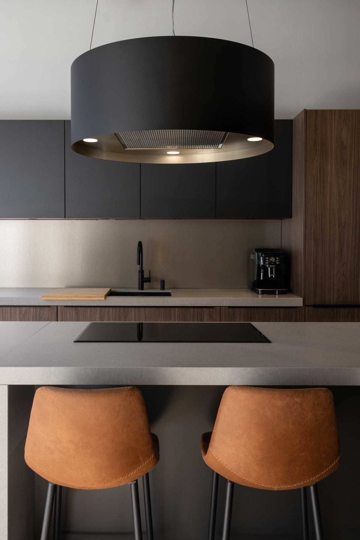 Design afzuiglamp boven een keukeneiland