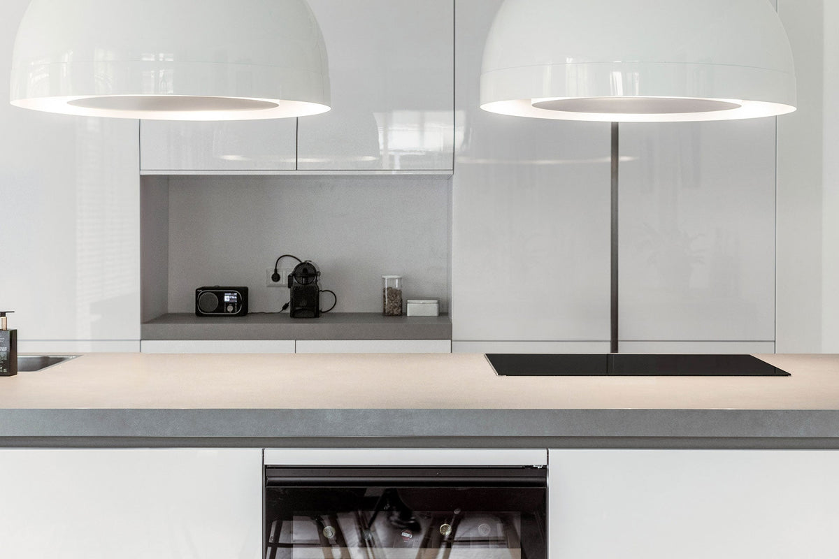 Eilandafzuigkap SPHERE in een witte keuken