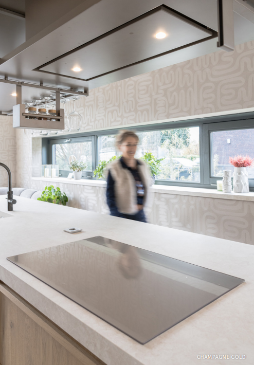 Inductiekookplaat Mosa Champagne Gold in moderne keuken met stijlvolle afwerking en vlakke geïnstalleerde elementen