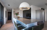 Wave 2176 SPHERE afzuiglamp 82 cm wit boven een kookeiland