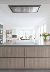 Wave 8231 EDGE plafondunit 120 x 50 cm in een lichte open keuken