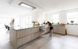 Wave 8231 EDGE plafondunit 120 x 50 cm in het plafond van een open keuken