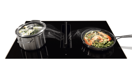 Sfeerbeeld: koken op de Wave Peyto 4114 in Champagne Gold, de kookdampen worden direct naar beneden afgezogen